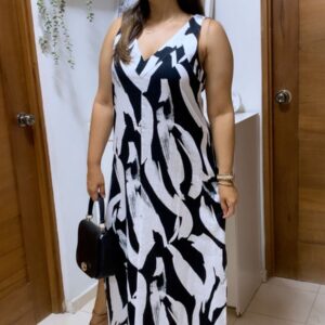 Vestido DKNY en Lino – Sofisticación con estilo moderno
